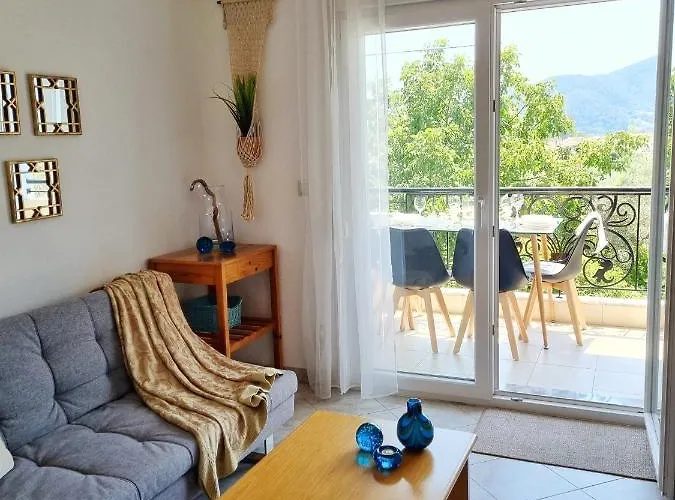 Physis - Seaview Maisonette